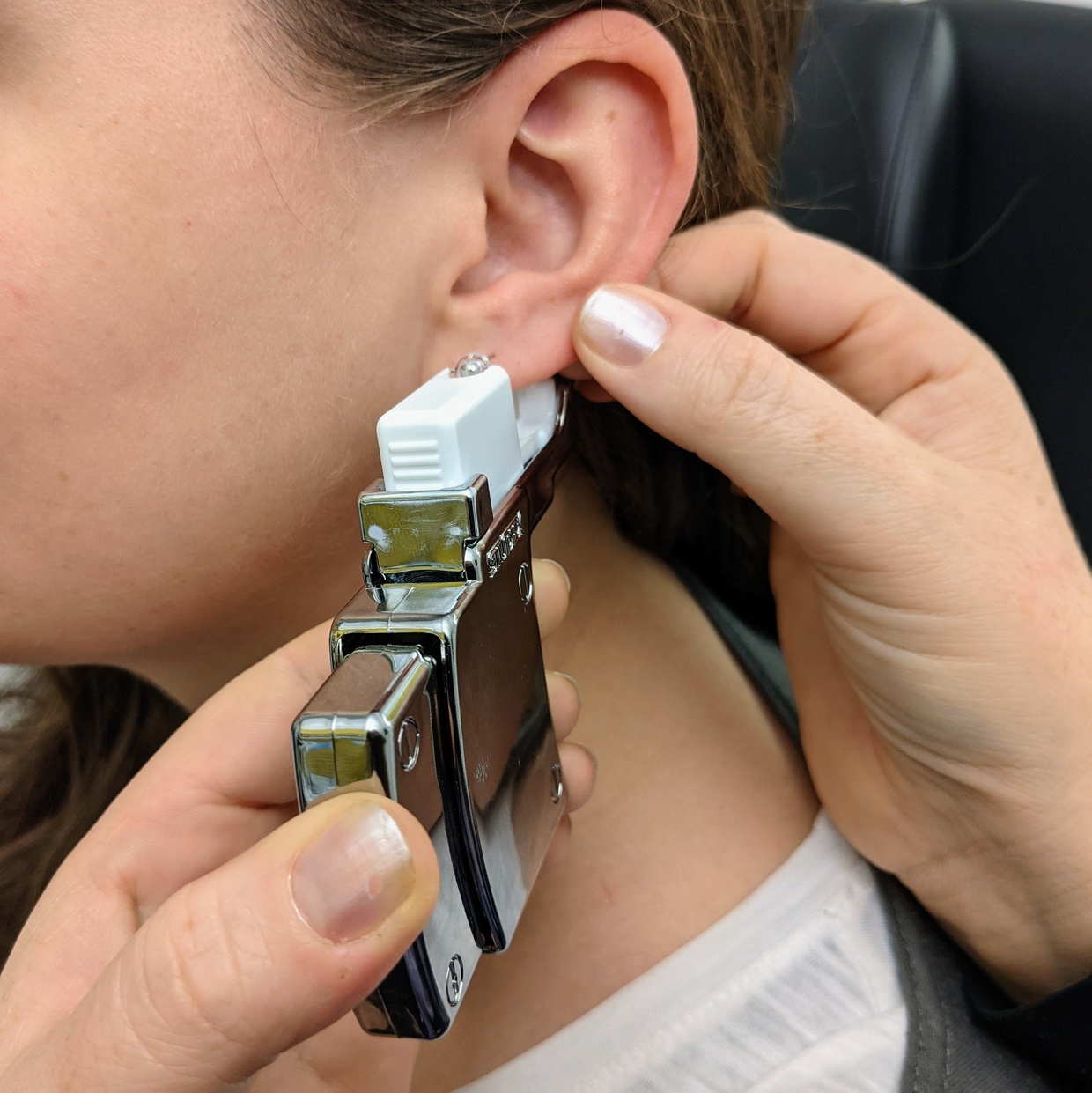 Ohrlochstechen, Piercing, Dr. Noyer